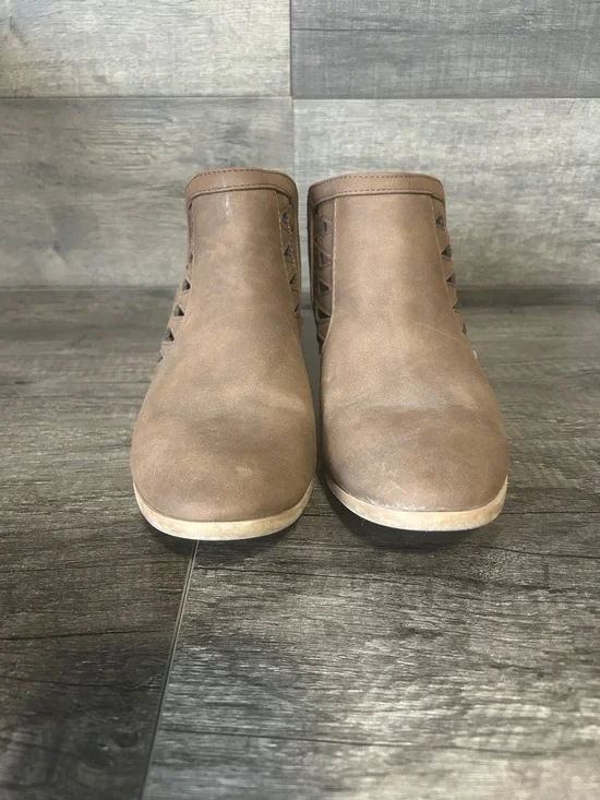 Women's Tan Side-Cut Ankle Boots - Picture 2 of 8